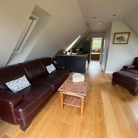 Tranquil Pond View Loft Retreat In Sudbury Apartman
