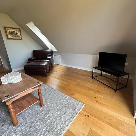 Tranquil Pond View Loft Retreat In Sudbury *