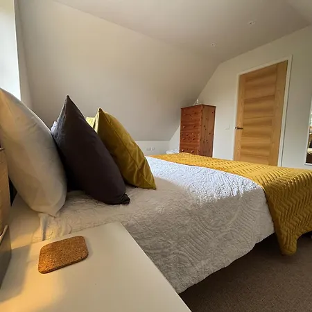 Tranquil Pond View Loft Retreat In Sudbury *